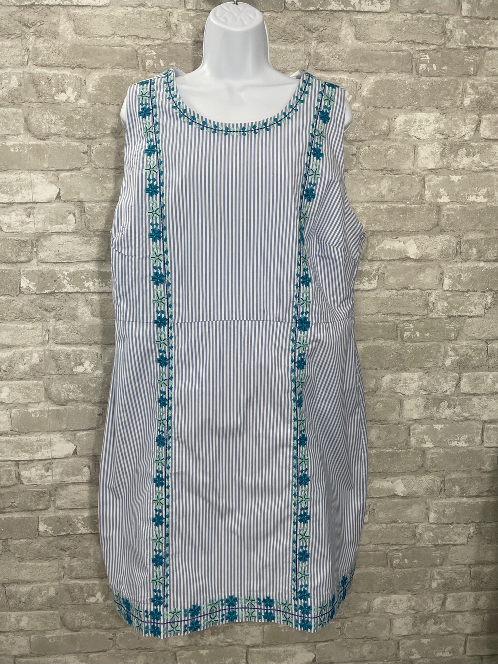 Vineyard Vines Pop Embroidered Hydrangea Stripe shift dress